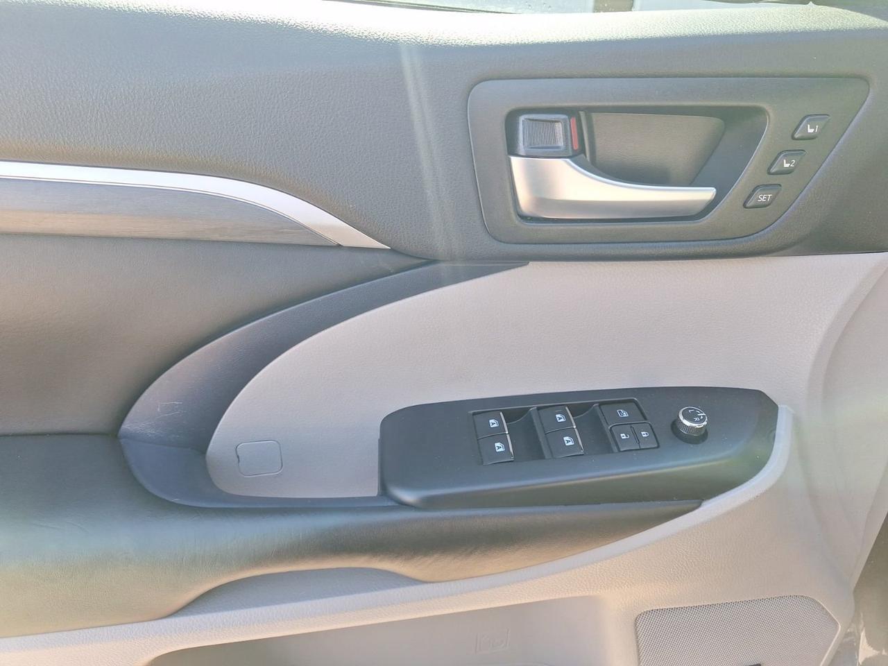 2019 Toyota Highlander Limited Platinum Hurst TX