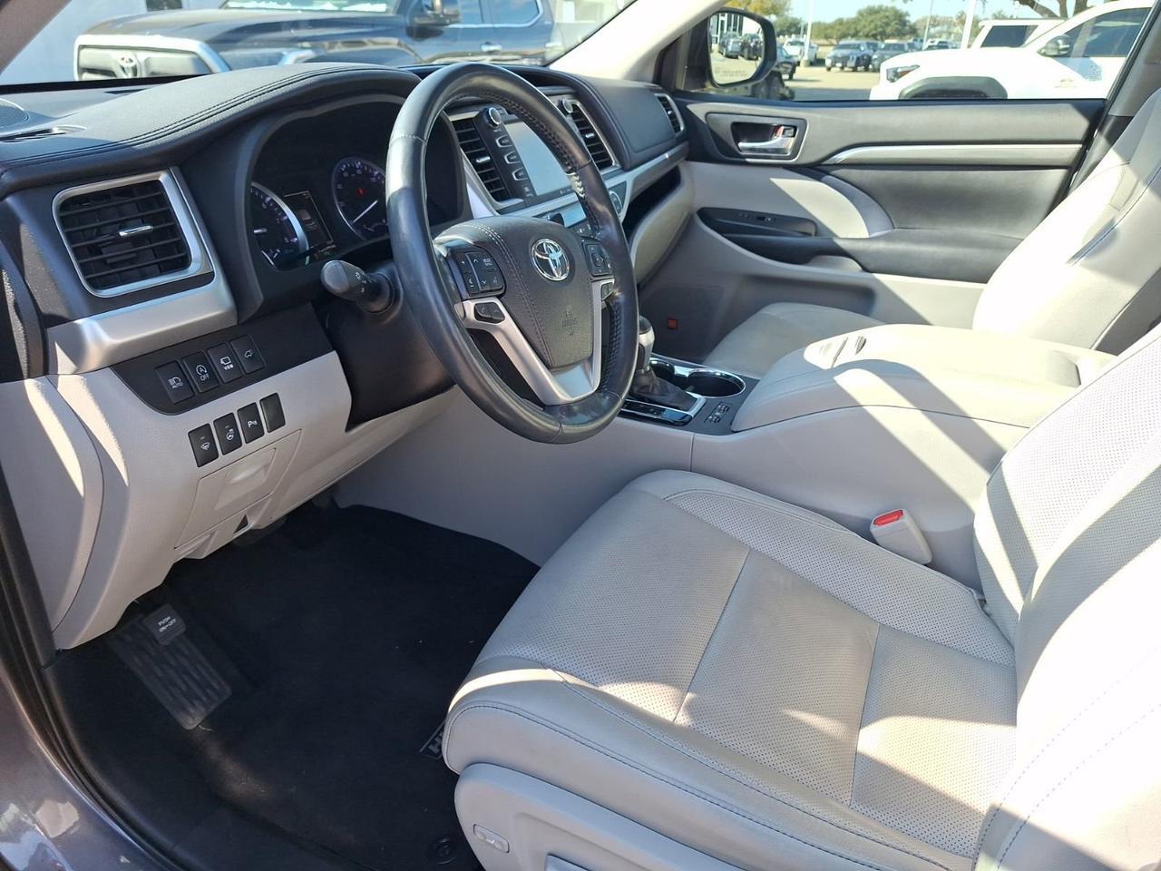 2019 Toyota Highlander Limited Platinum Hurst TX