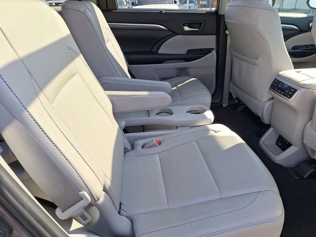 2019 Toyota Highlander Limited Platinum Hurst TX