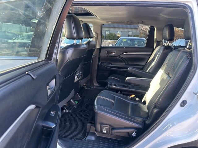 2019 Toyota Highlander SE Worcester MA 2019 Toyota Highlander SE Worcester MA