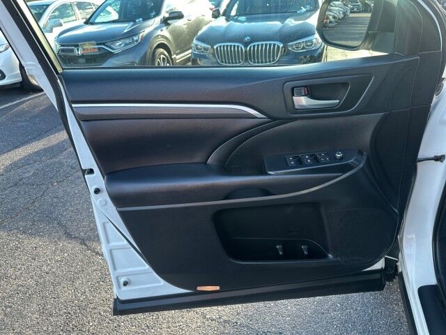 2019 Toyota Highlander SE Worcester MA 2019 Toyota Highlander SE Worcester MA