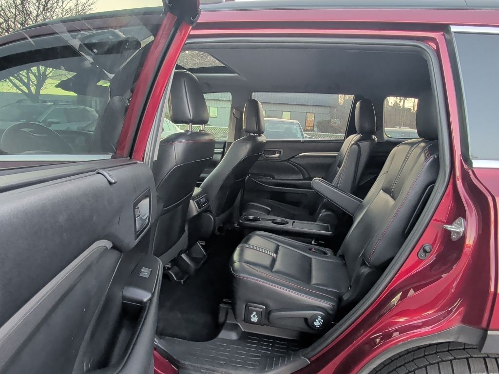2019 Toyota Highlander SE Worcester MA