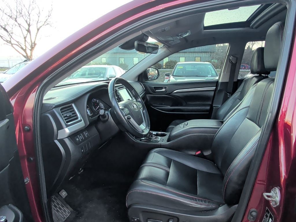 2019 Toyota Highlander SE Worcester MA