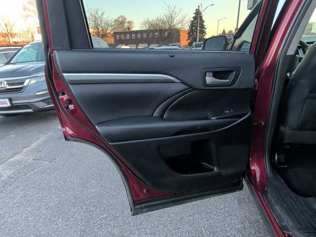 2019 Toyota Highlander SE Worcester MA