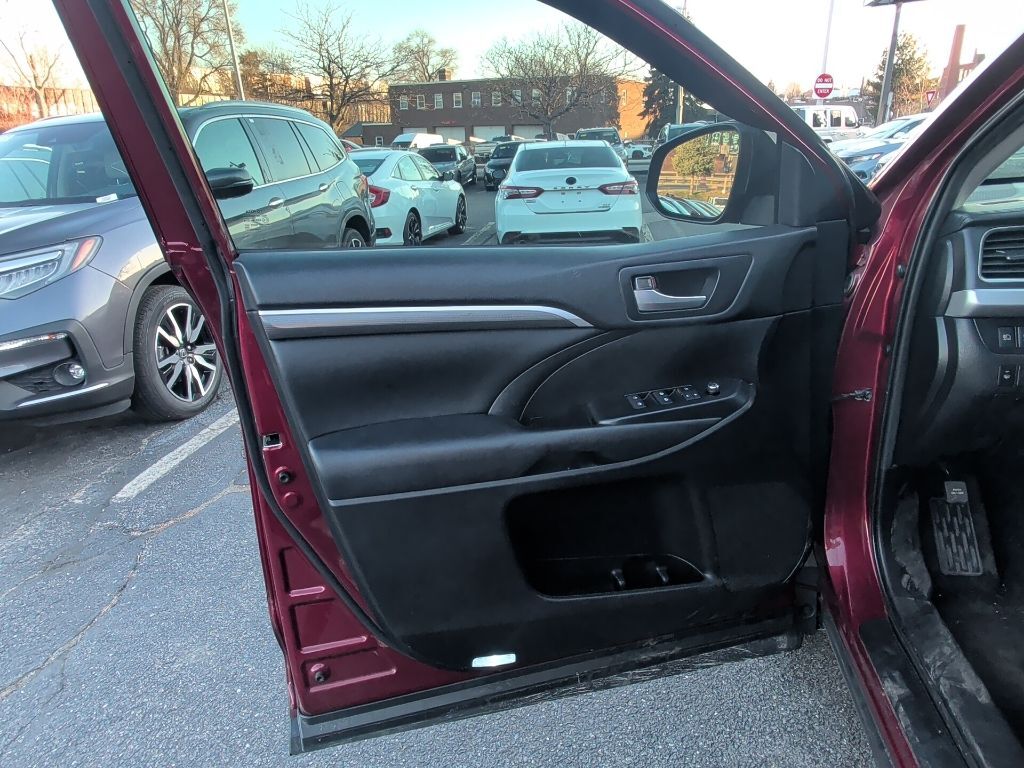2019 Toyota Highlander SE Worcester MA