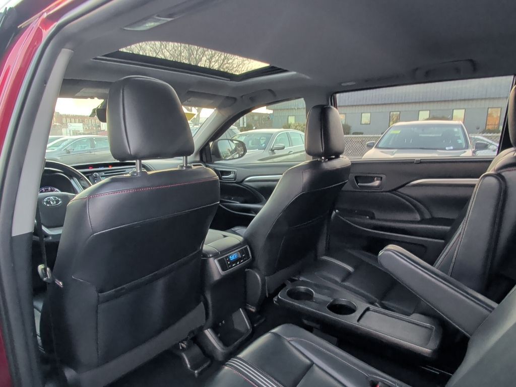 2019 Toyota Highlander SE Worcester MA