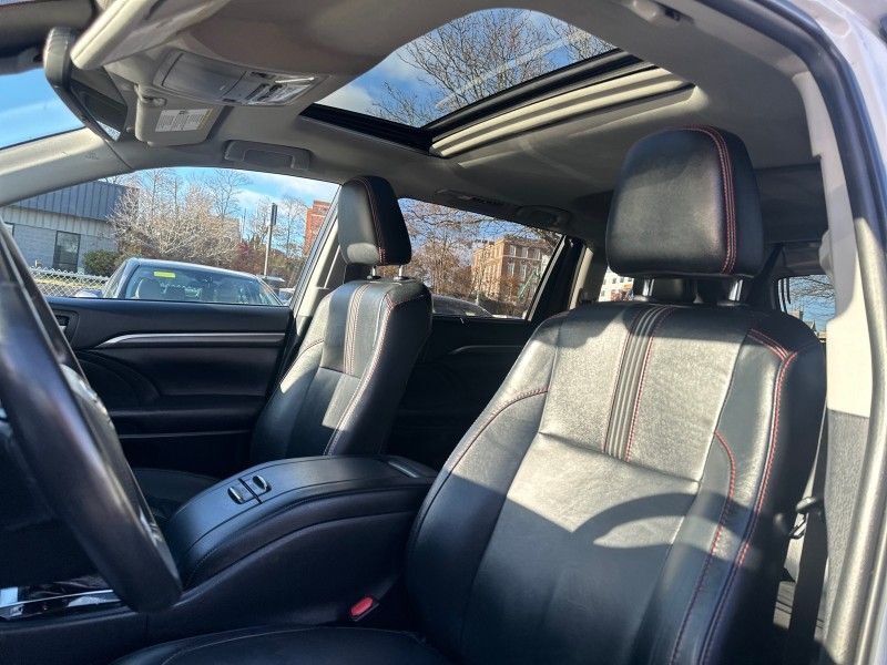 2019 Toyota Highlander SE Worcester MA 2019 Toyota Highlander SE Worcester MA