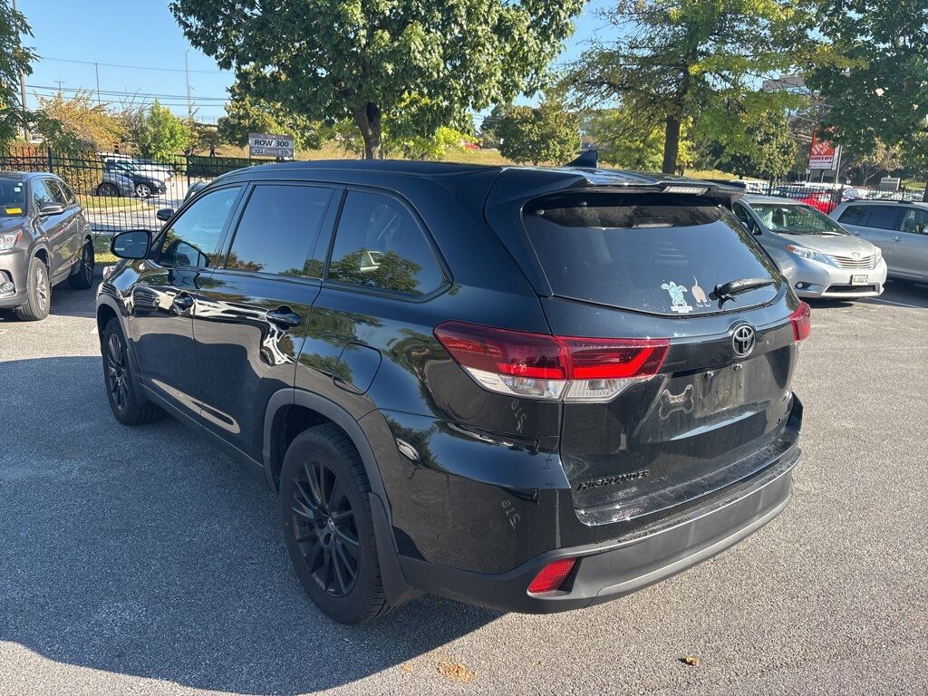 2019 Toyota Highlander SE