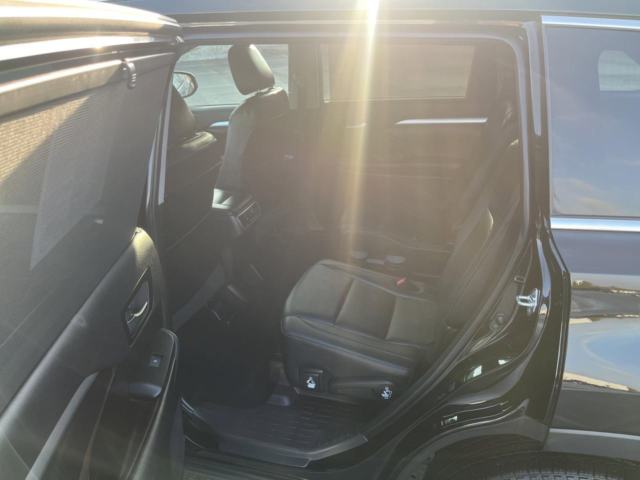 2019 Toyota Highlander XLE AWD V6 w/Sunroof Nav HeatedLeatherSeats Saukville WI