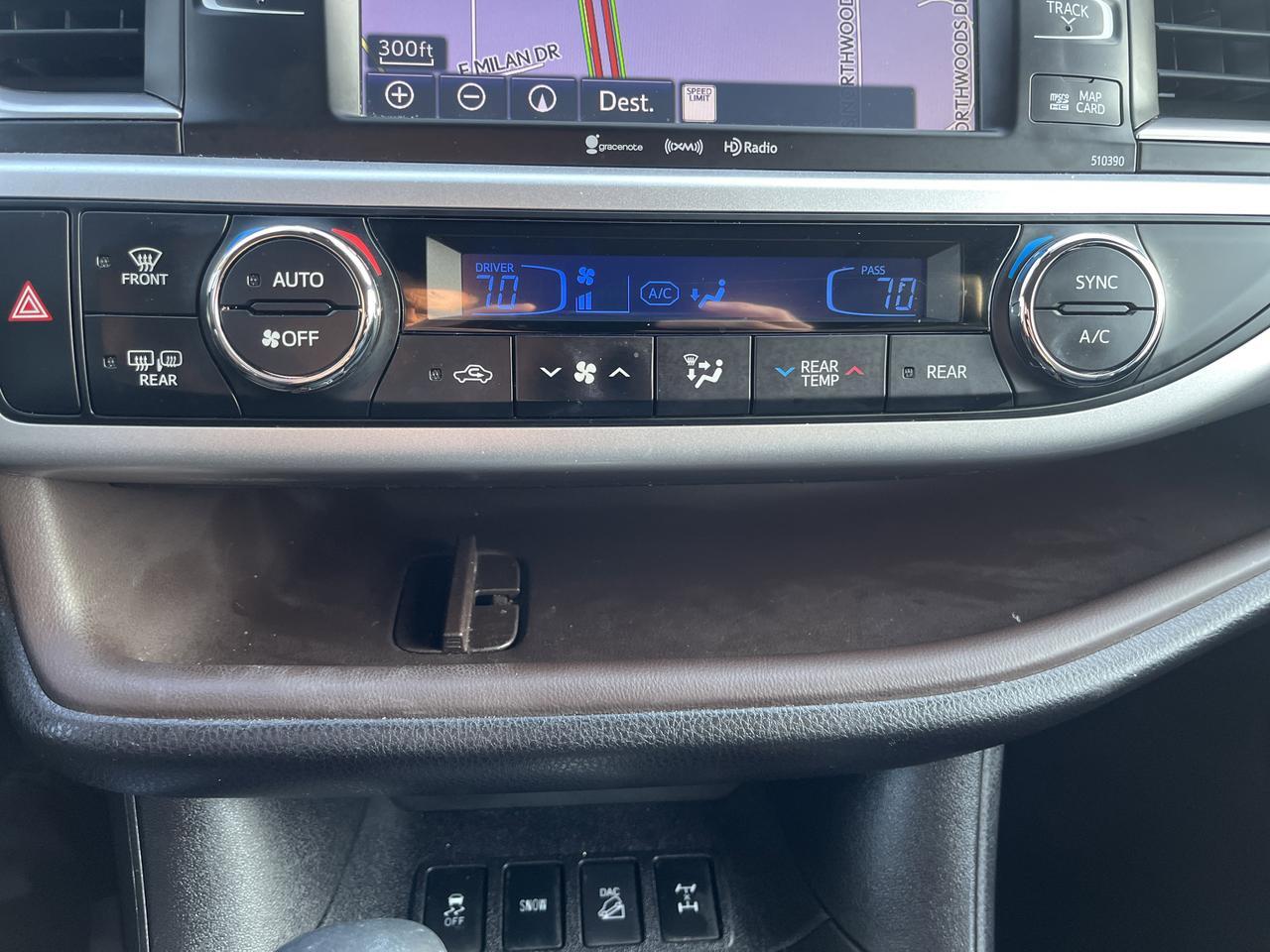 2019 Toyota Highlander XLE AWD V6 w/Sunroof Nav HeatedLeatherSeats Saukville WI