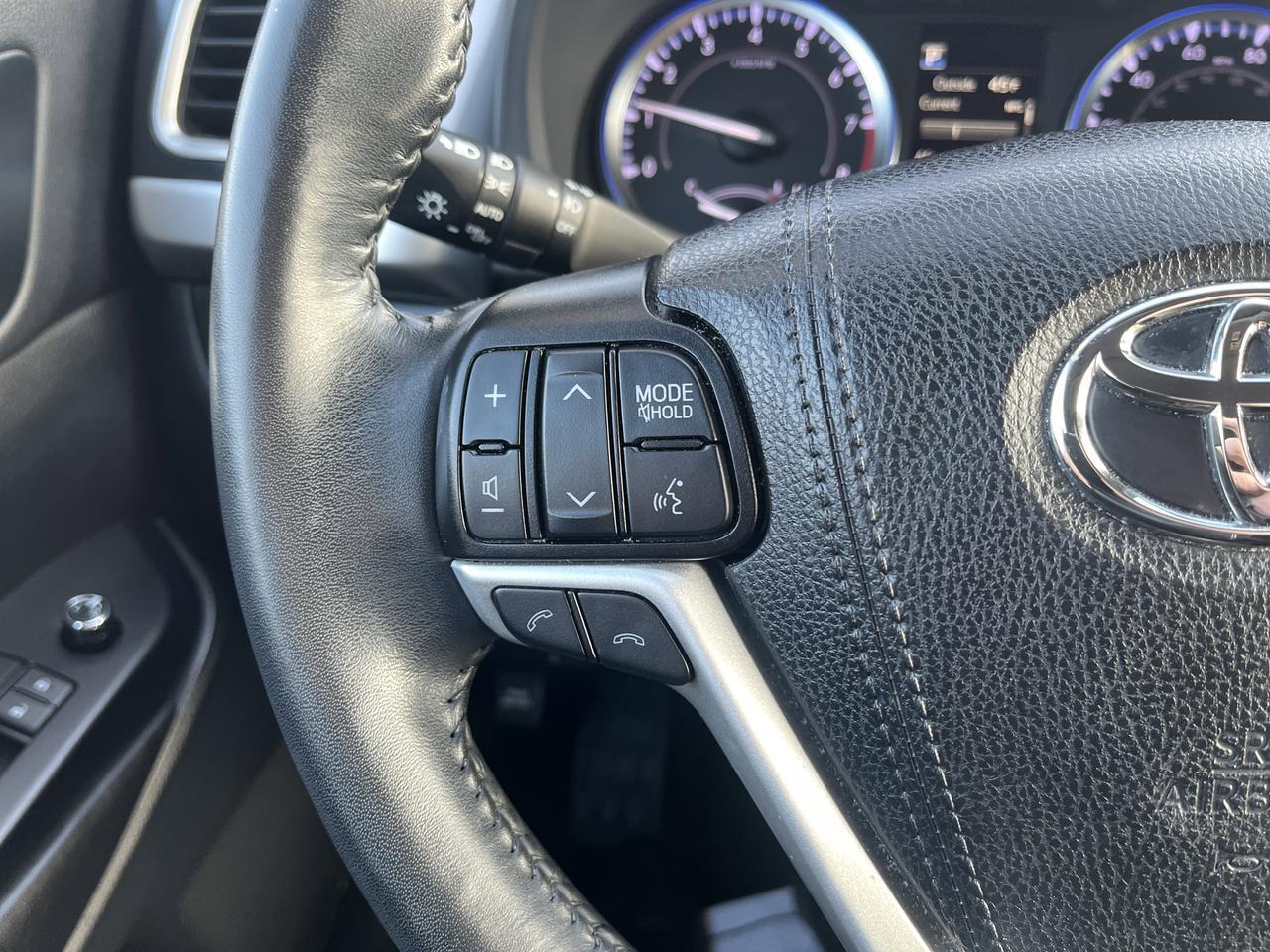 2019 Toyota Highlander XLE AWD V6 w/Sunroof Nav HeatedLeatherSeats Saukville WI