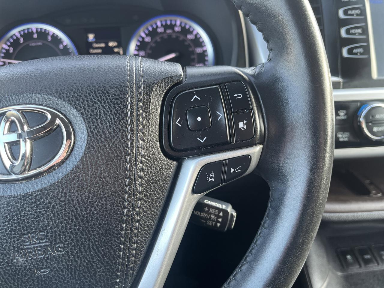 2019 Toyota Highlander XLE AWD V6 w/Sunroof Nav HeatedLeatherSeats Saukville WI