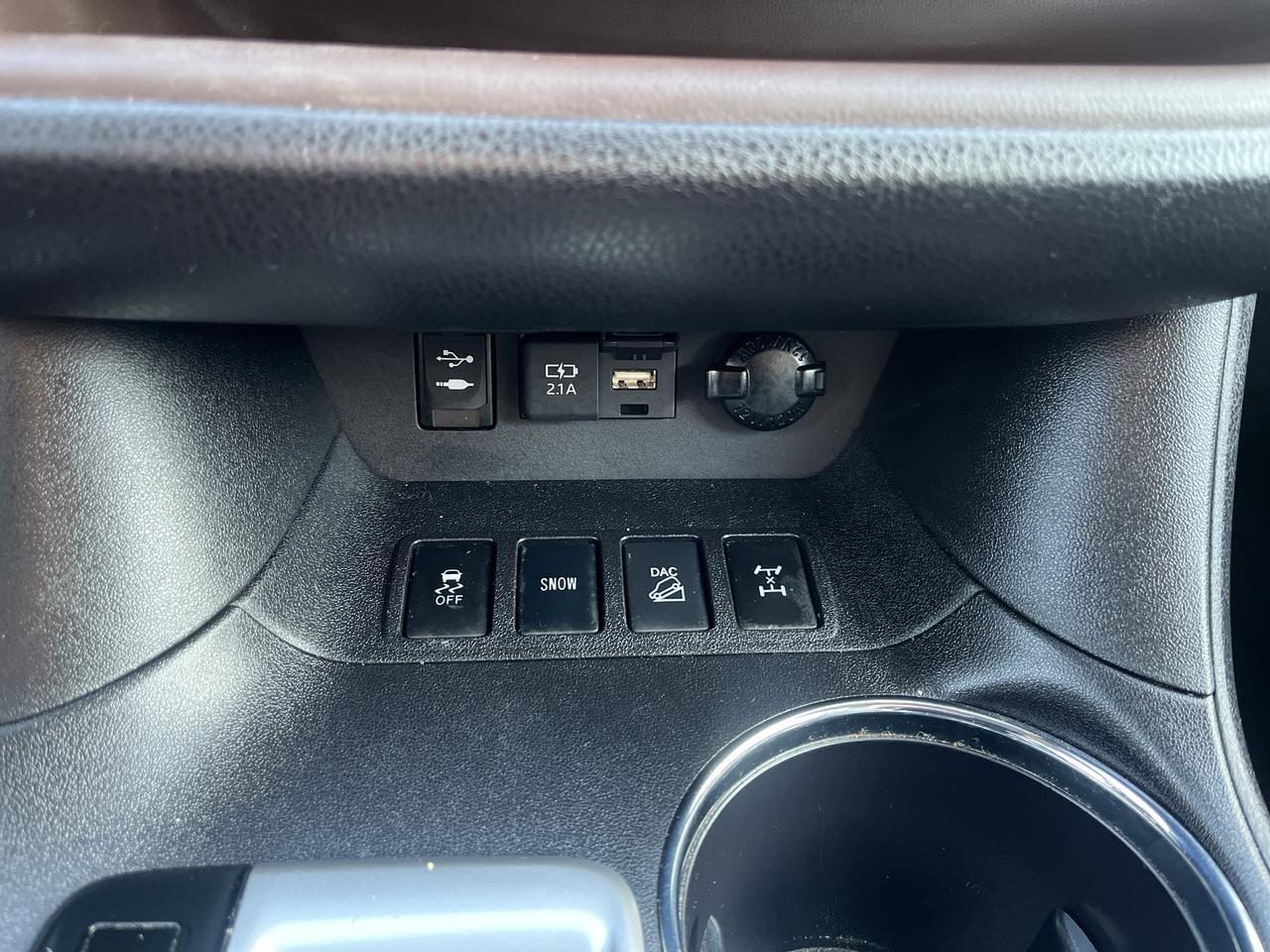 2019 Toyota Highlander XLE AWD V6 w/Sunroof Nav HeatedLeatherSeats Saukville WI