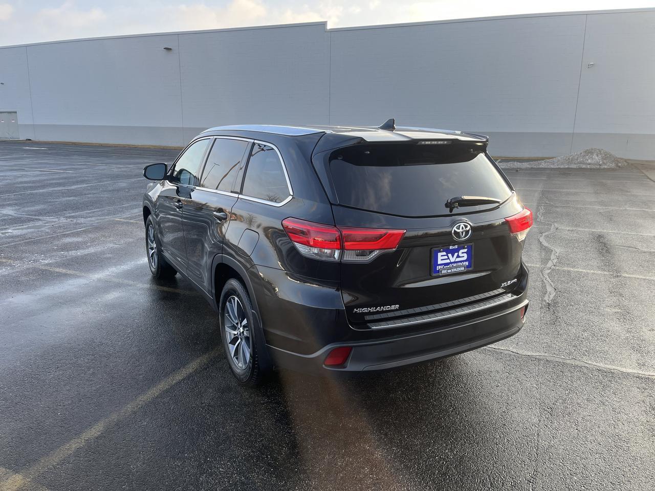 2019 Toyota Highlander XLE AWD V6 w/Sunroof Nav HeatedLeatherSeats Saukville WI