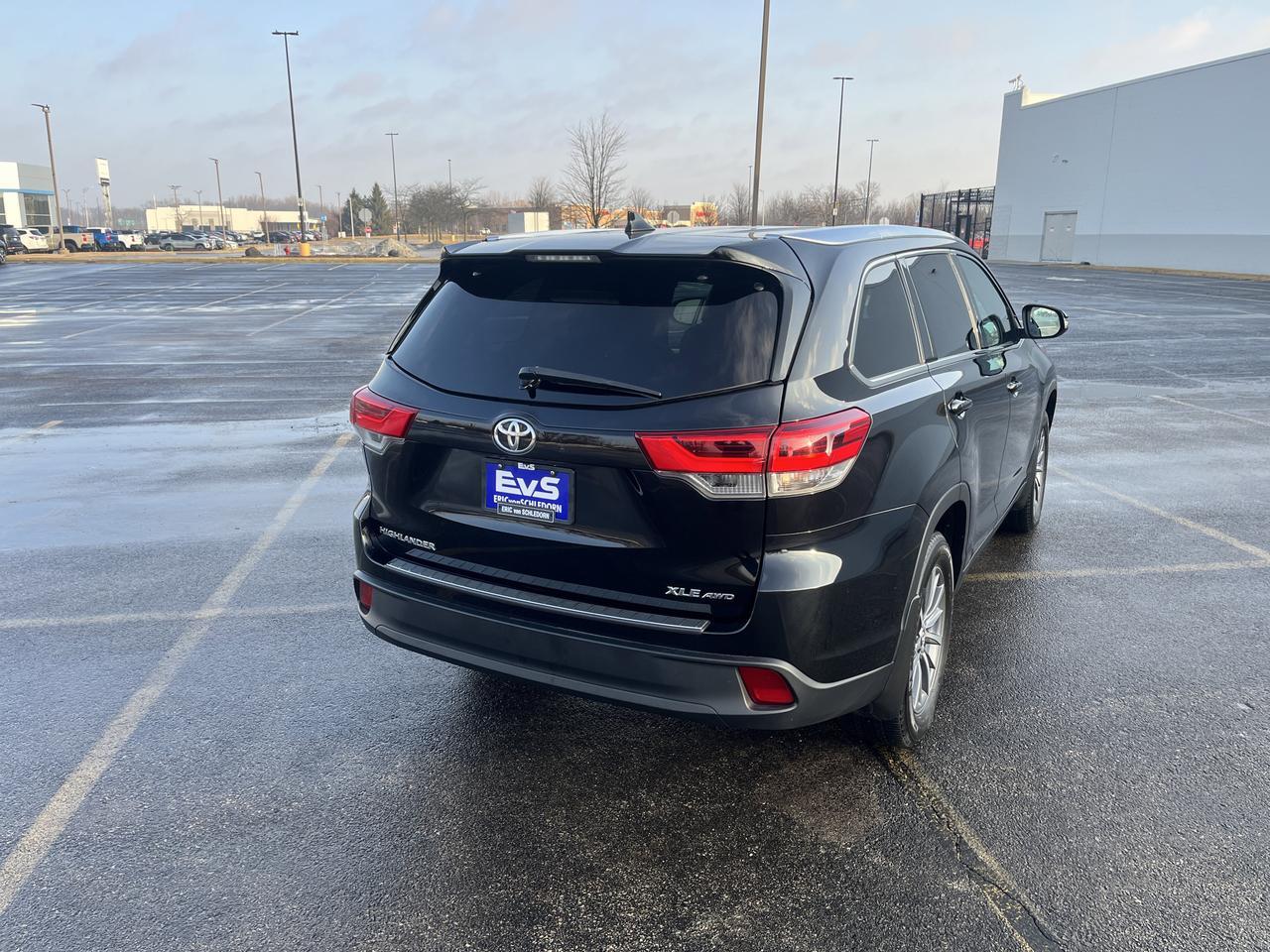 2019 Toyota Highlander XLE AWD V6 w/Sunroof Nav HeatedLeatherSeats Saukville WI