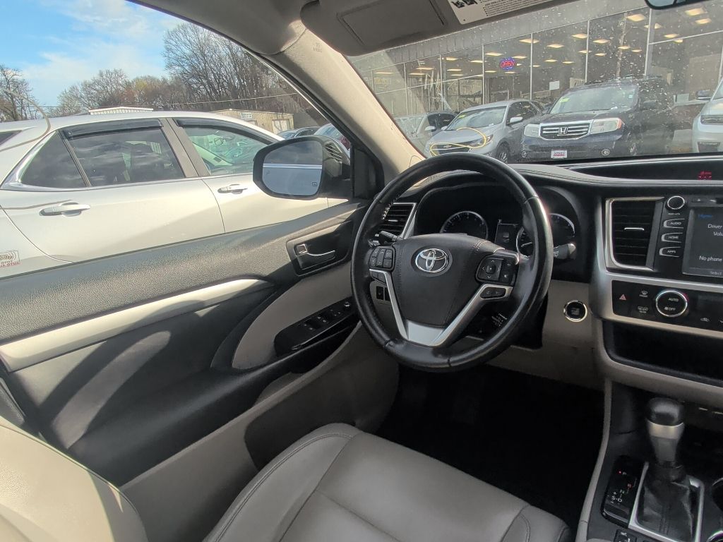 2019 Toyota Highlander XLE Worcester MA