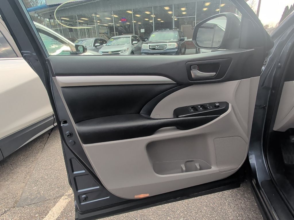 2019 Toyota Highlander XLE Worcester MA