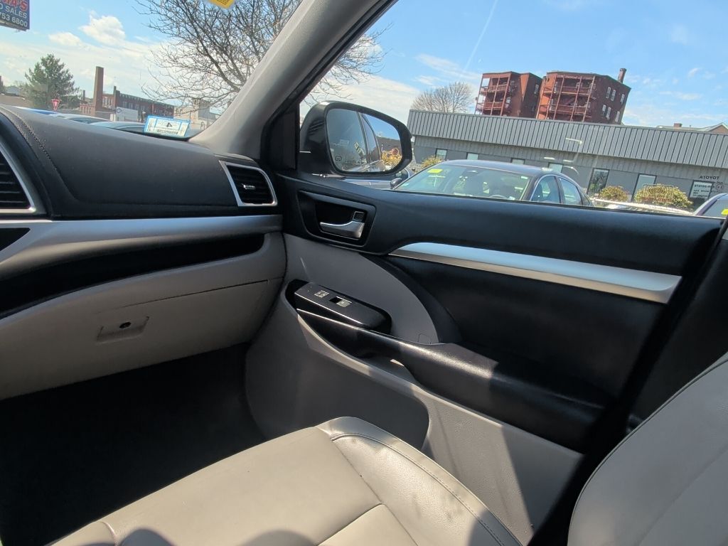 2019 Toyota Highlander XLE Worcester MA