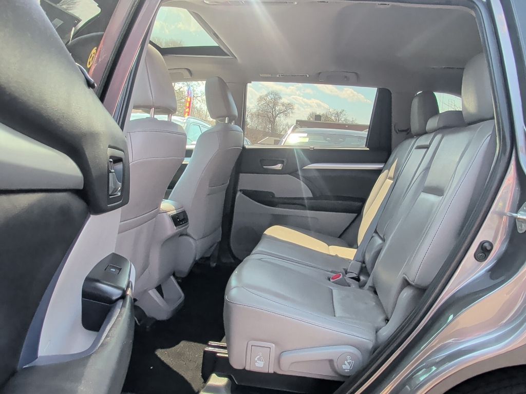 2019 Toyota Highlander XLE Worcester MA