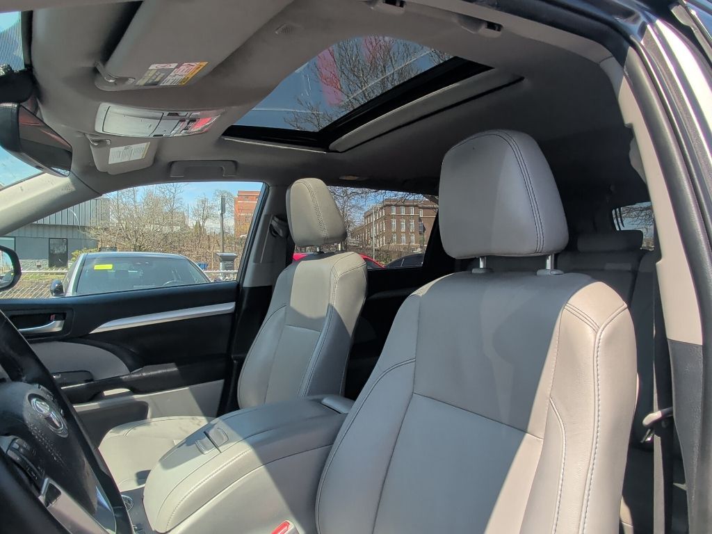 2019 Toyota Highlander XLE Worcester MA