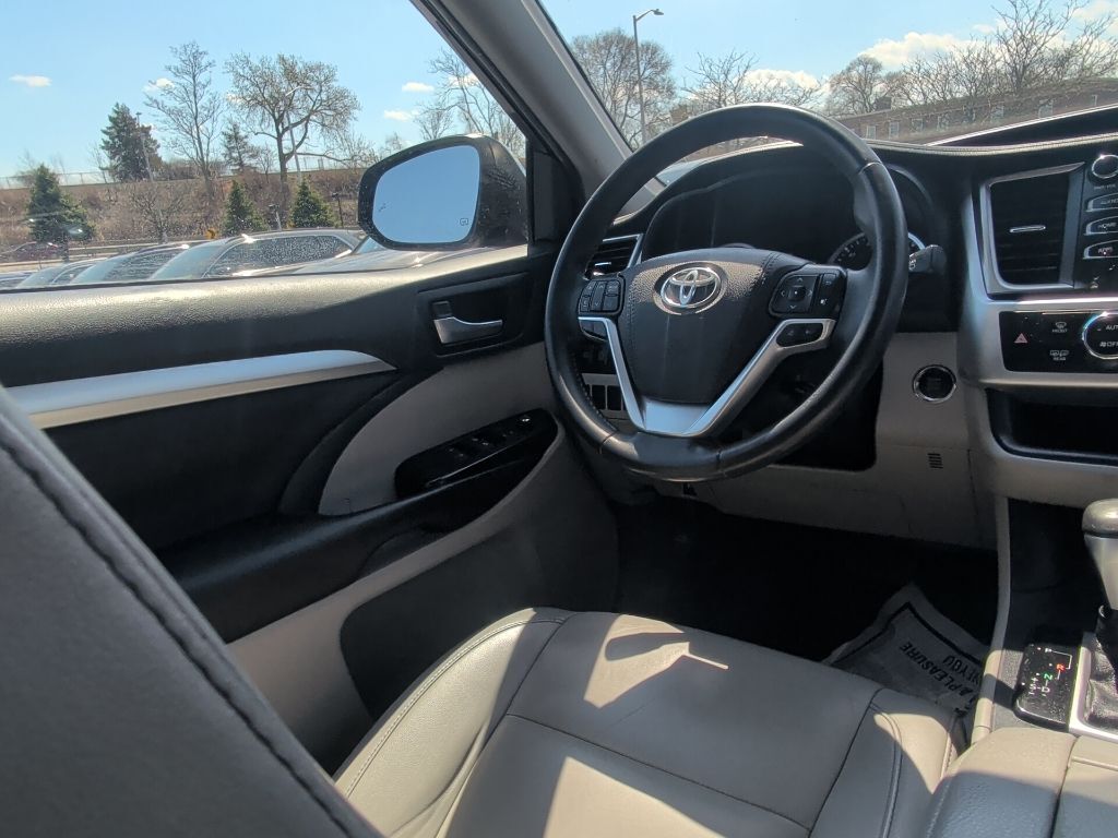 2019 Toyota Highlander XLE Worcester MA
