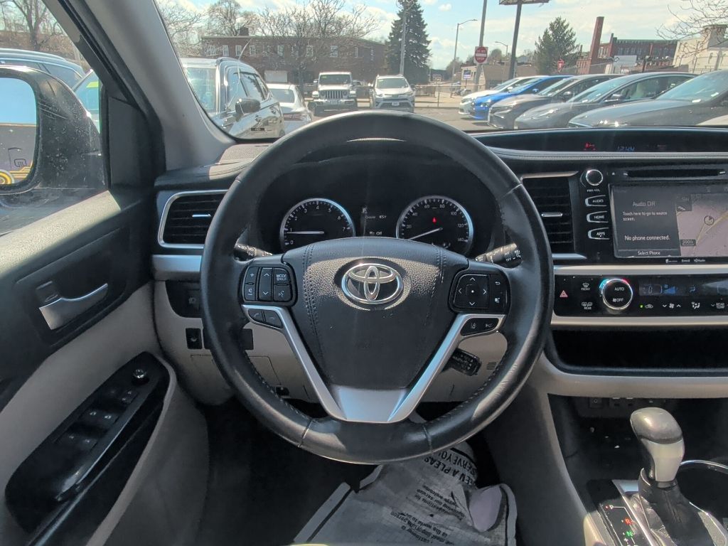 2019 Toyota Highlander XLE Worcester MA