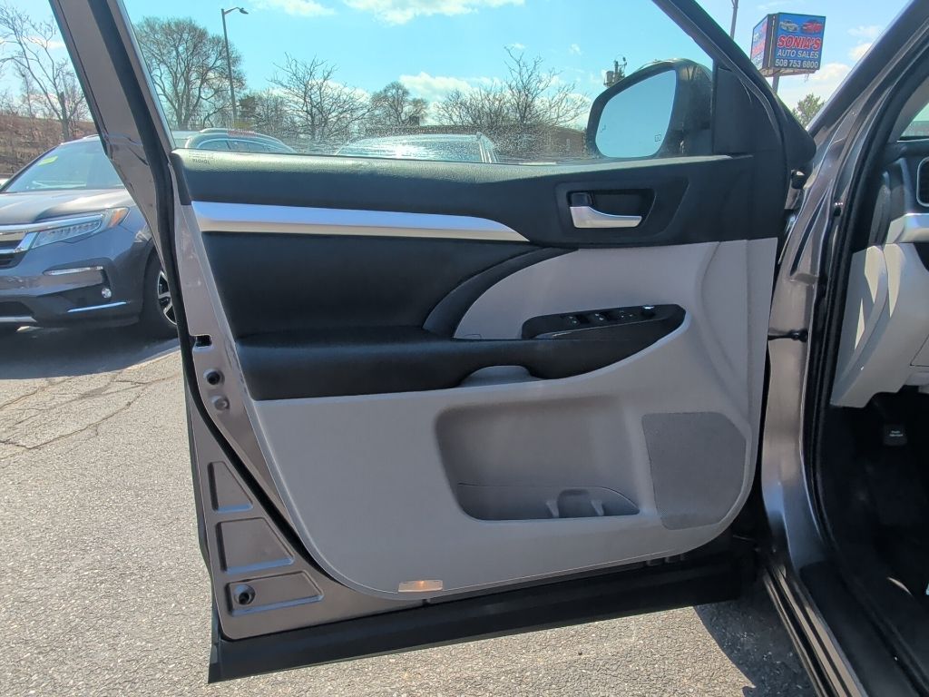 2019 Toyota Highlander XLE Worcester MA