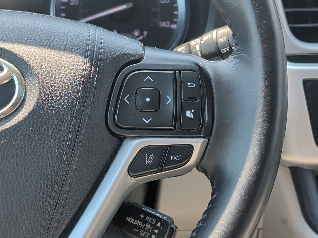 2019 Toyota Highlander XLE Worcester MA