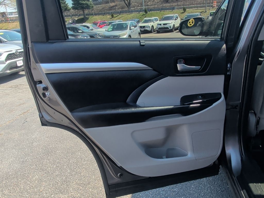 2019 Toyota Highlander XLE Worcester MA