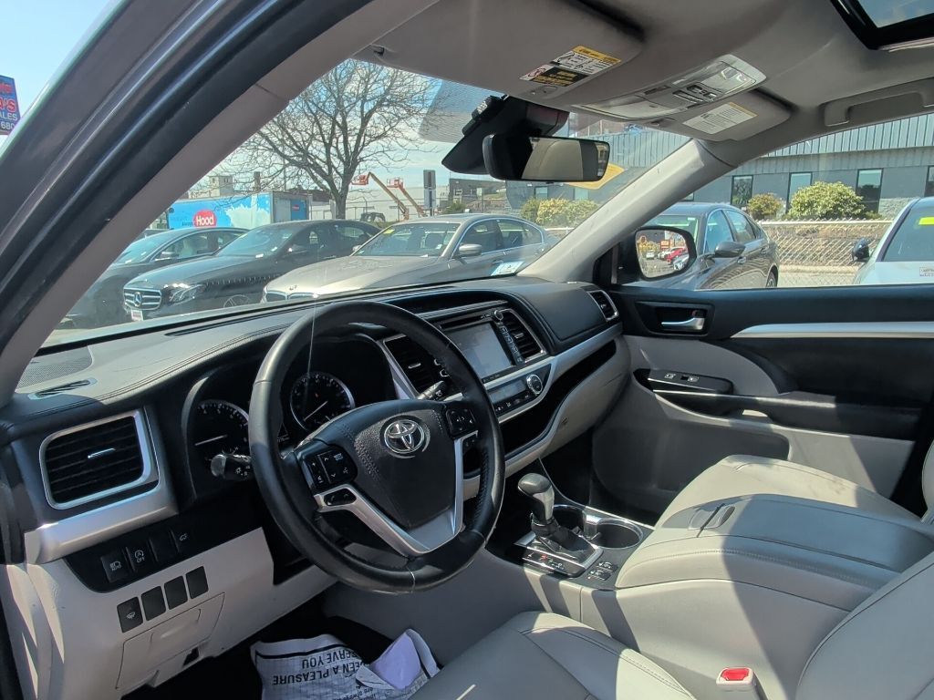 2019 Toyota Highlander XLE Worcester MA