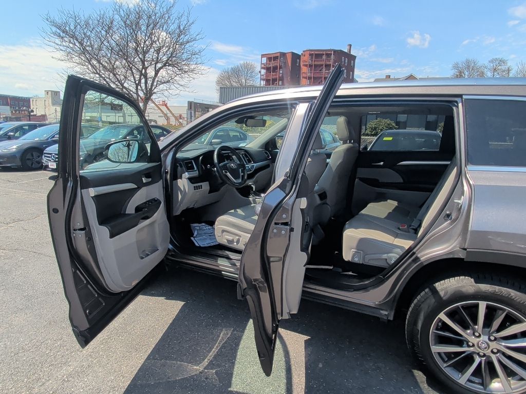 2019 Toyota Highlander XLE Worcester MA