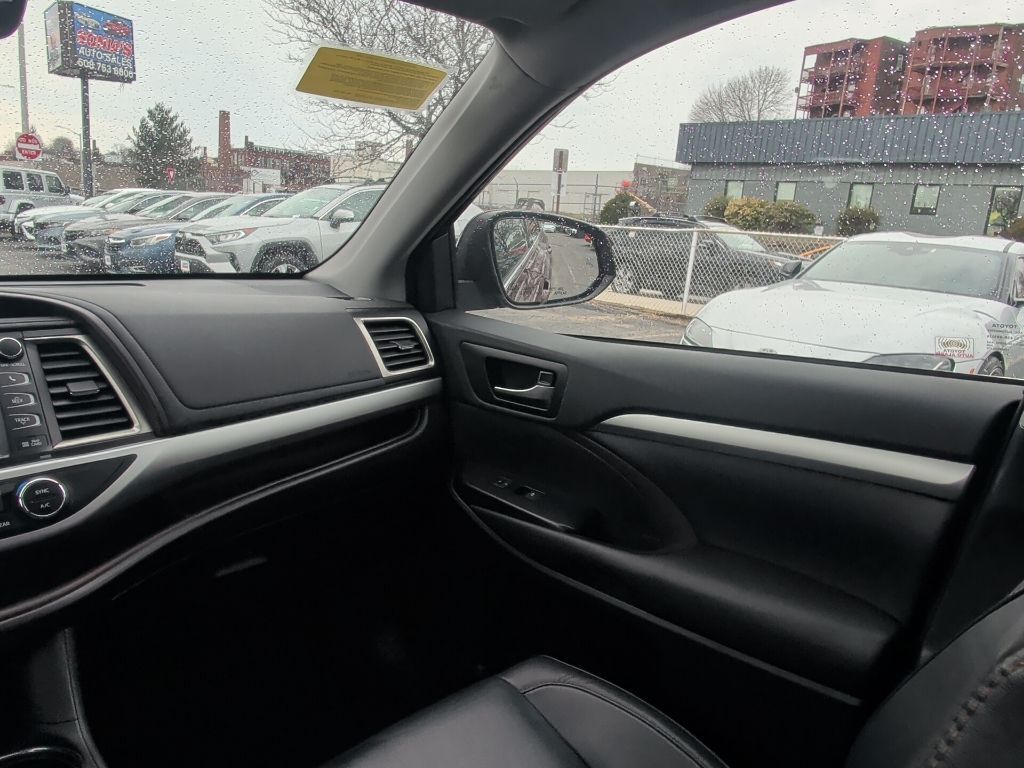 2019 Toyota Highlander XLE Worcester MA