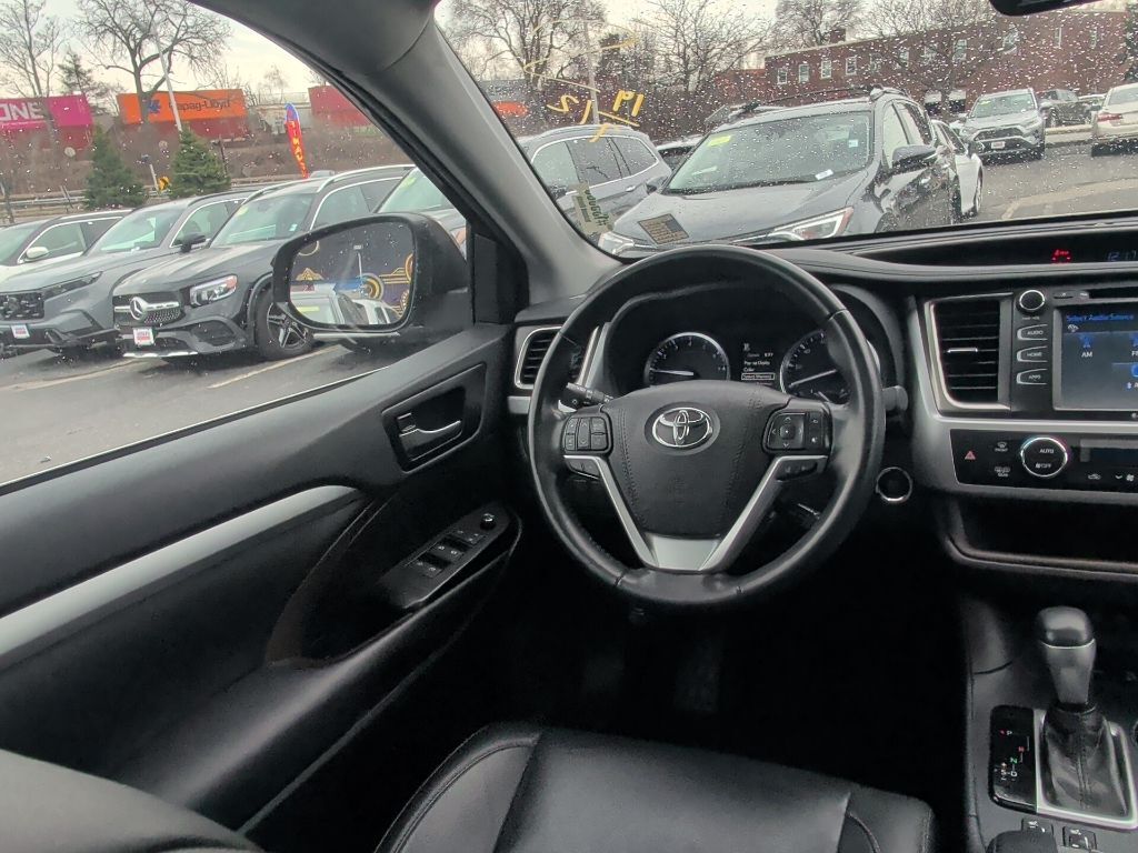 2019 Toyota Highlander XLE Worcester MA