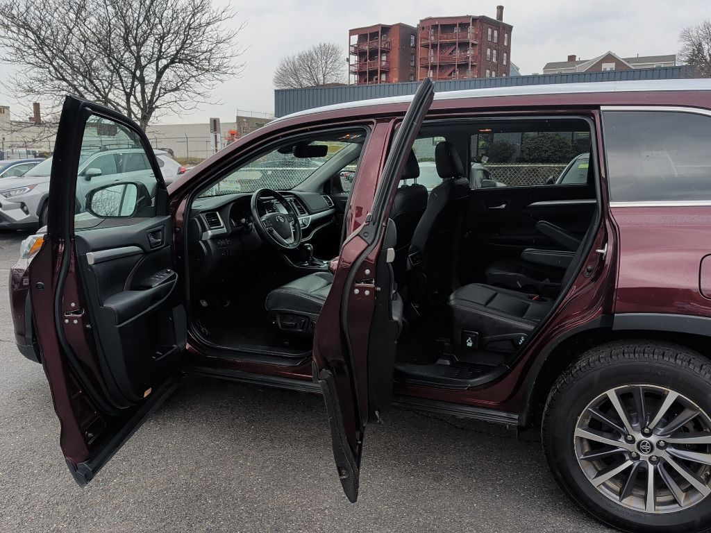 2019 Toyota Highlander XLE Worcester MA