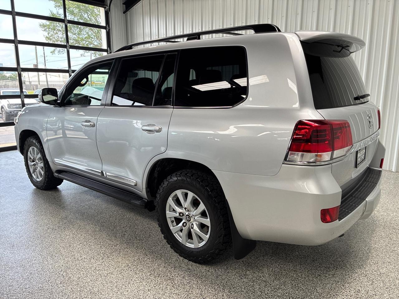 2019 Toyota Land Cruiser BFG All-Terrains, Apple CarPlay