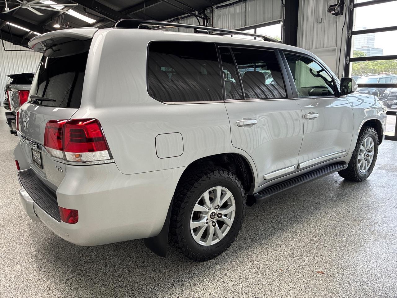 2019 Toyota Land Cruiser BFG All-Terrains, Apple CarPlay