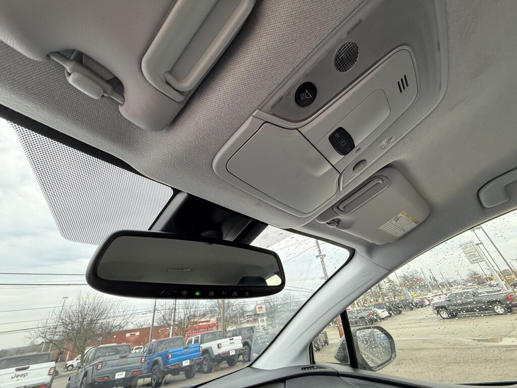 2019 Toyota Prius XLE AWD-e Crestwood KY