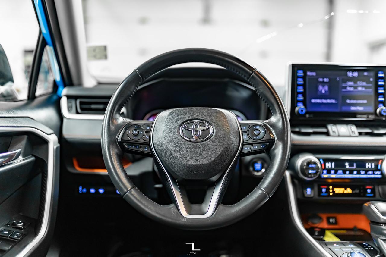 2019 Toyota RAV4 AWD Trail Leather Roof BCam Red Deer AB