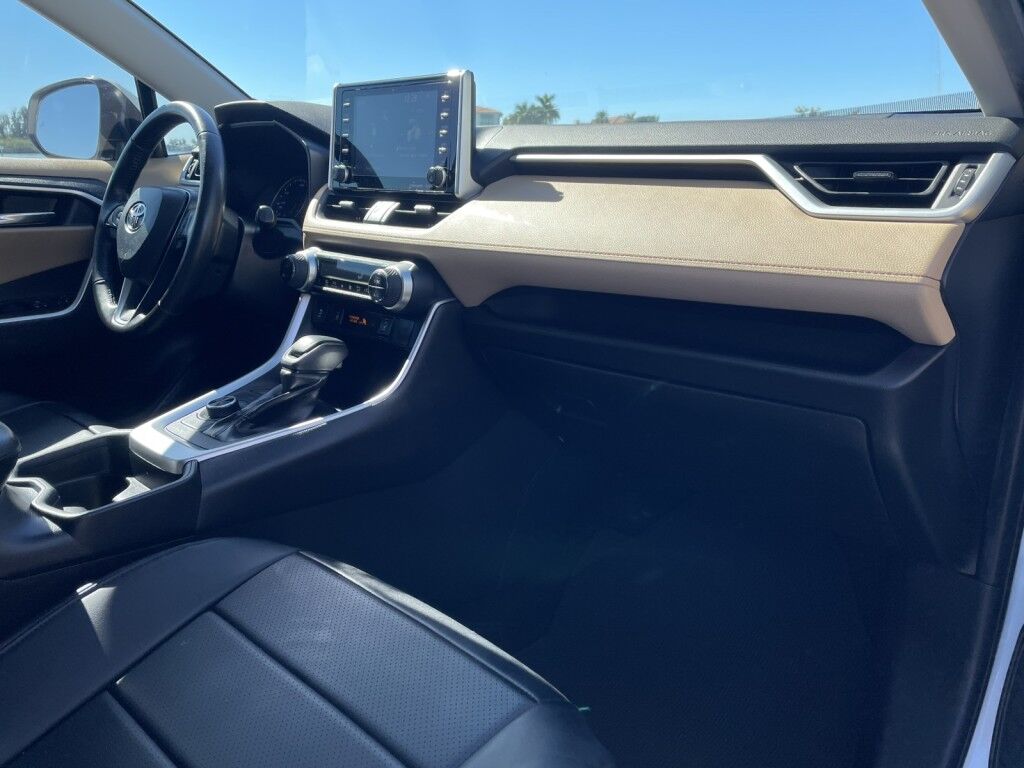 2019 Toyota RAV4 HYBRID XLE~1 OWNER~SUNROOF~APPLE CARPLAY~ONLINE FINANCE AND SHIPPING AVAILABLE!!! Sarasota FL