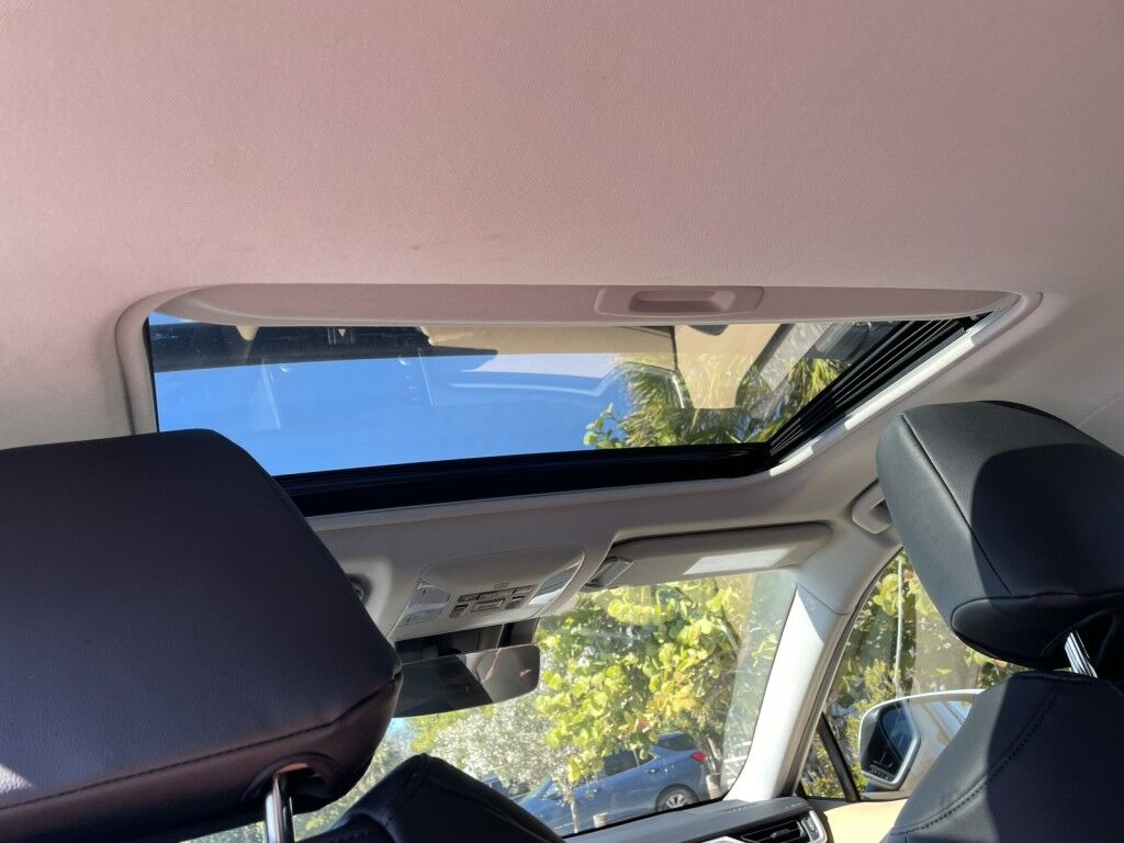 2019 Toyota RAV4 HYBRID XLE~1 OWNER~SUNROOF~APPLE CARPLAY~ONLINE FINANCE AND SHIPPING AVAILABLE!!! Sarasota FL