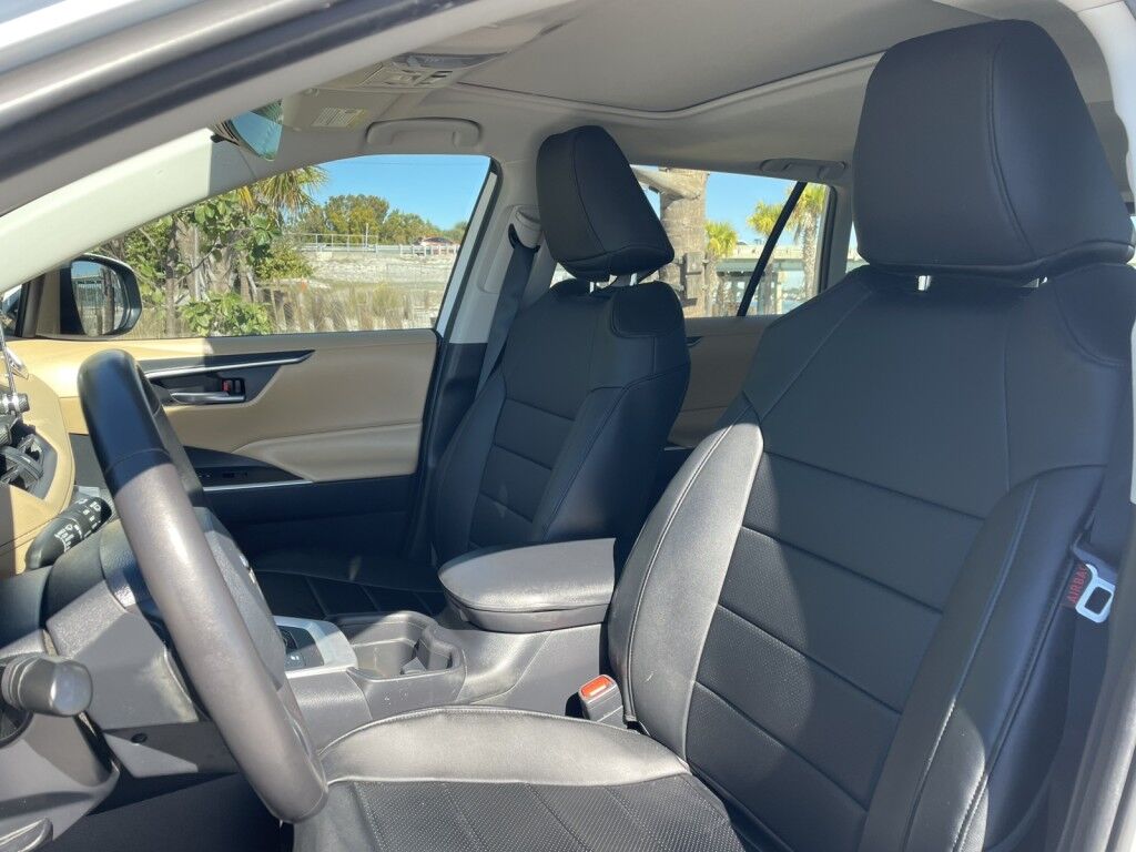 2019 Toyota RAV4 HYBRID XLE~1 OWNER~SUNROOF~APPLE CARPLAY~ONLINE FINANCE AND SHIPPING AVAILABLE!!!