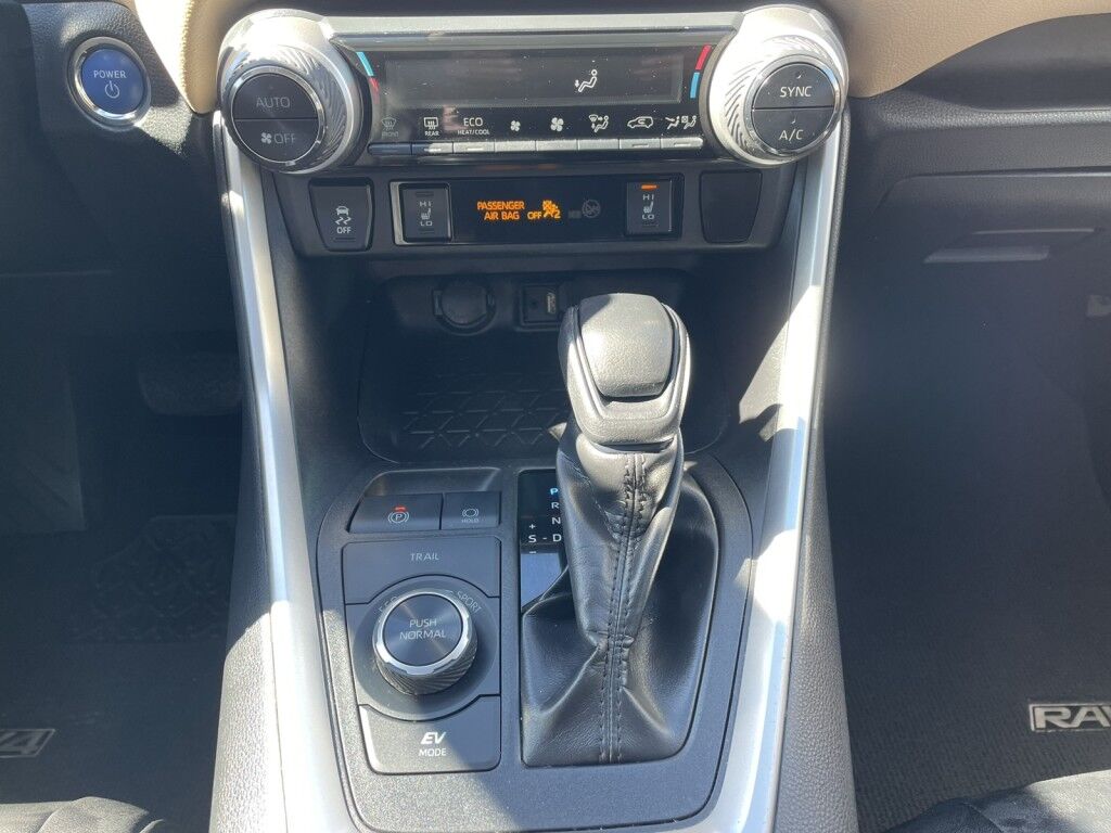 2019 Toyota RAV4 HYBRID XLE~1 OWNER~SUNROOF~APPLE CARPLAY~ONLINE FINANCE AND SHIPPING AVAILABLE!!! Sarasota FL