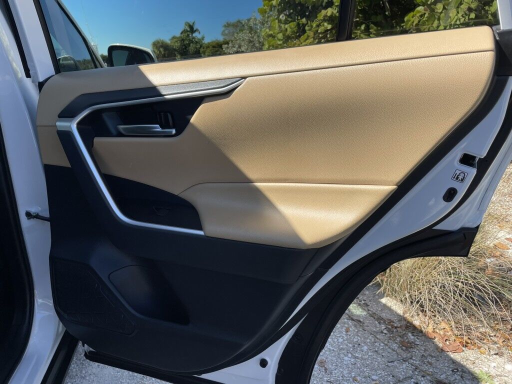 2019 Toyota RAV4 HYBRID XLE~1 OWNER~SUNROOF~APPLE CARPLAY~ONLINE FINANCE AND SHIPPING AVAILABLE!!! Sarasota FL