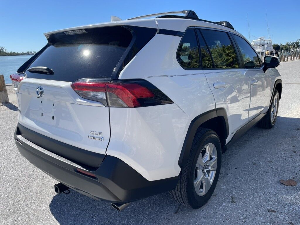 2019 Toyota RAV4 HYBRID XLE~1 OWNER~SUNROOF~APPLE CARPLAY~ONLINE FINANCE AND SHIPPING AVAILABLE!!! Sarasota FL