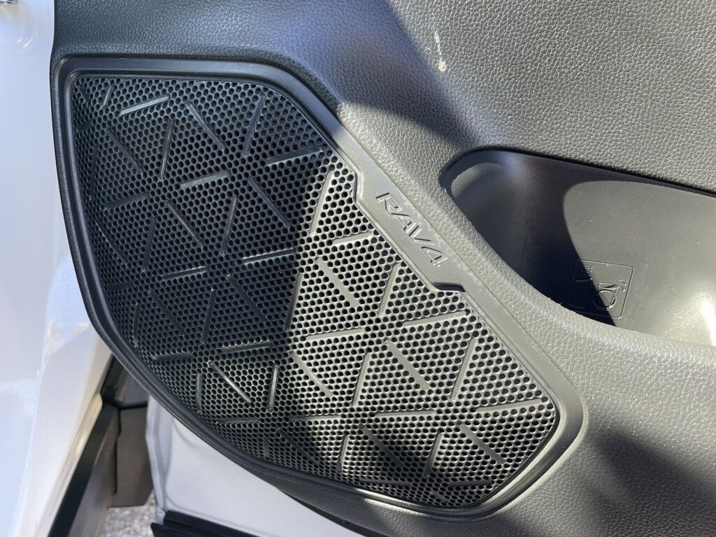 2019 Toyota RAV4 HYBRID XLE~1 OWNER~SUNROOF~APPLE CARPLAY~ONLINE FINANCE AND SHIPPING AVAILABLE!!! Sarasota FL