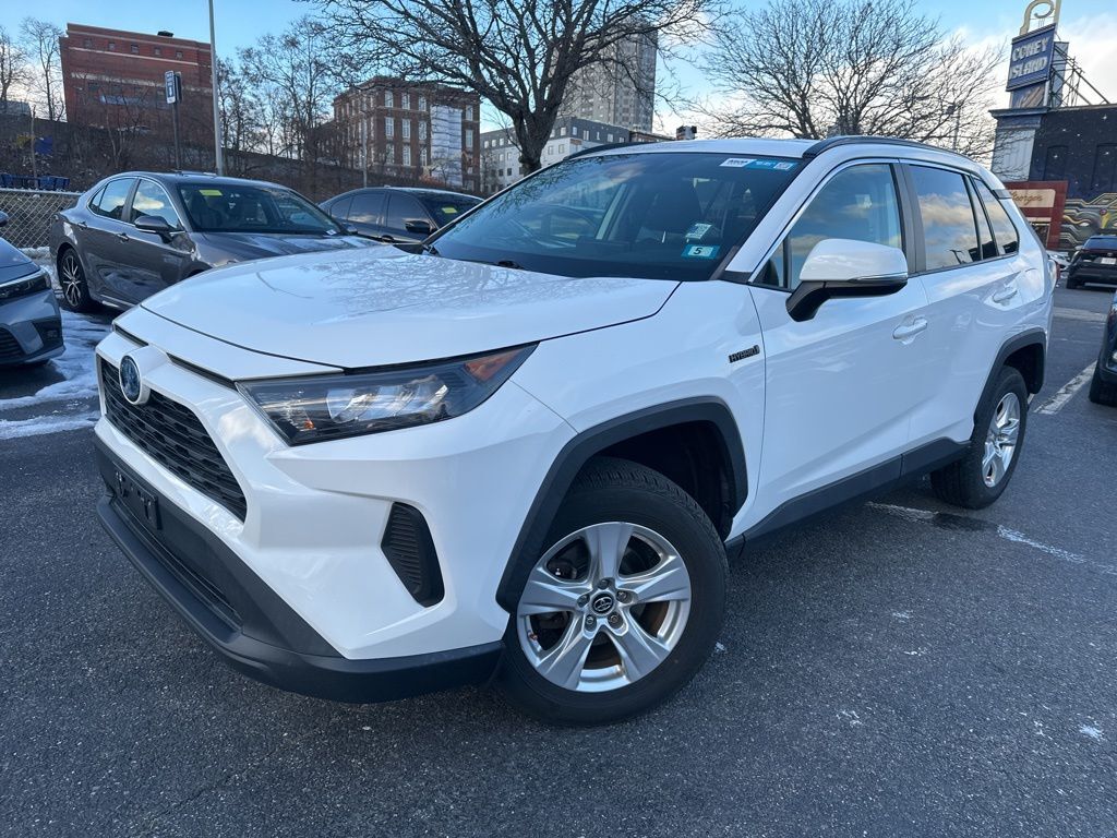 2019 Toyota RAV4 LE's photo
