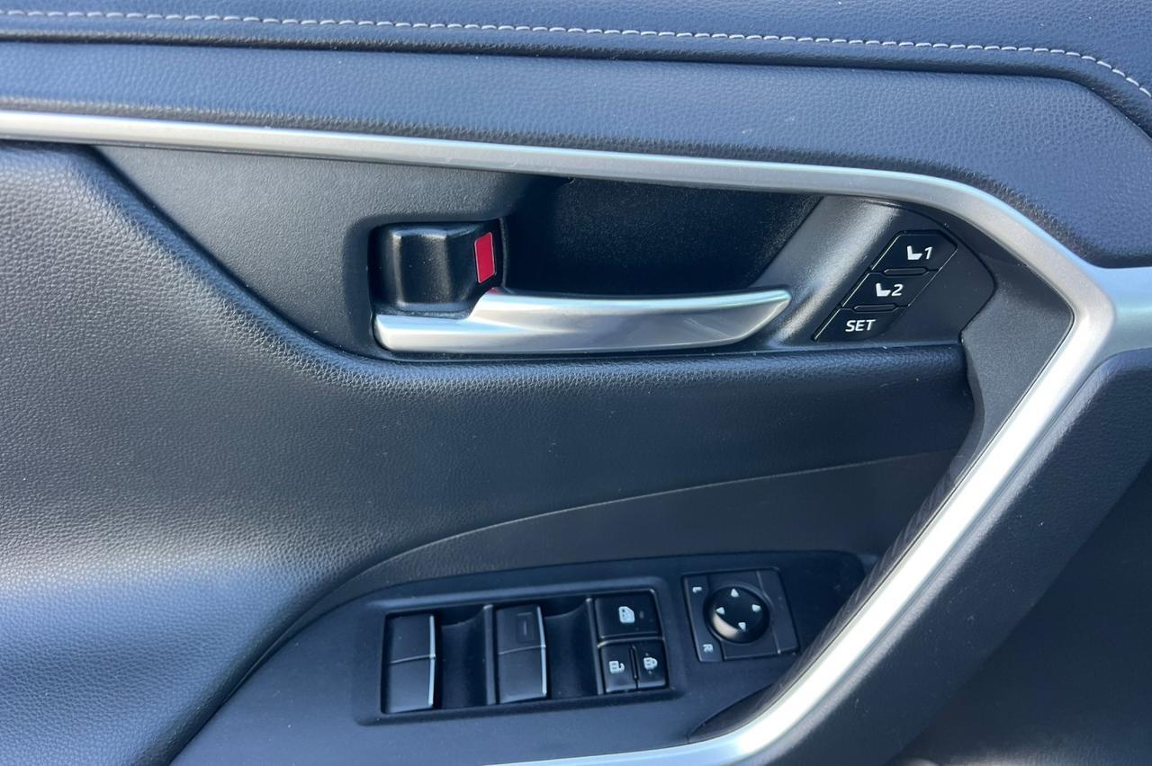 2019 Toyota RAV4 Hybrid Limited Ontario OR