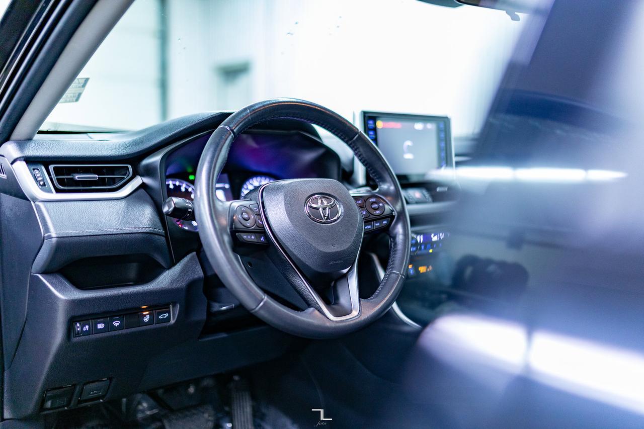 2019 Toyota Rav4 AWD XLE Leather Roof BCam Red Deer AB