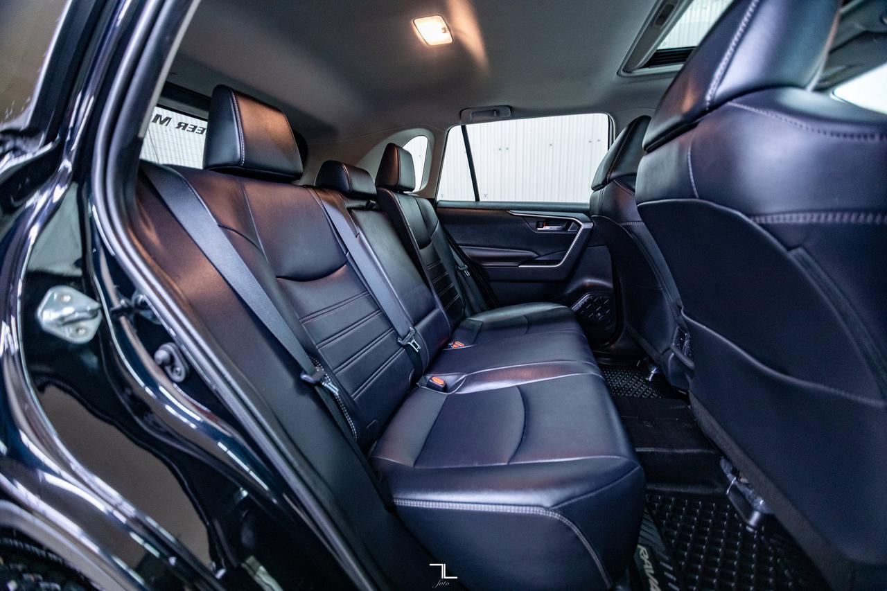 2019 Toyota Rav4 AWD XLE Leather Roof BCam Red Deer AB