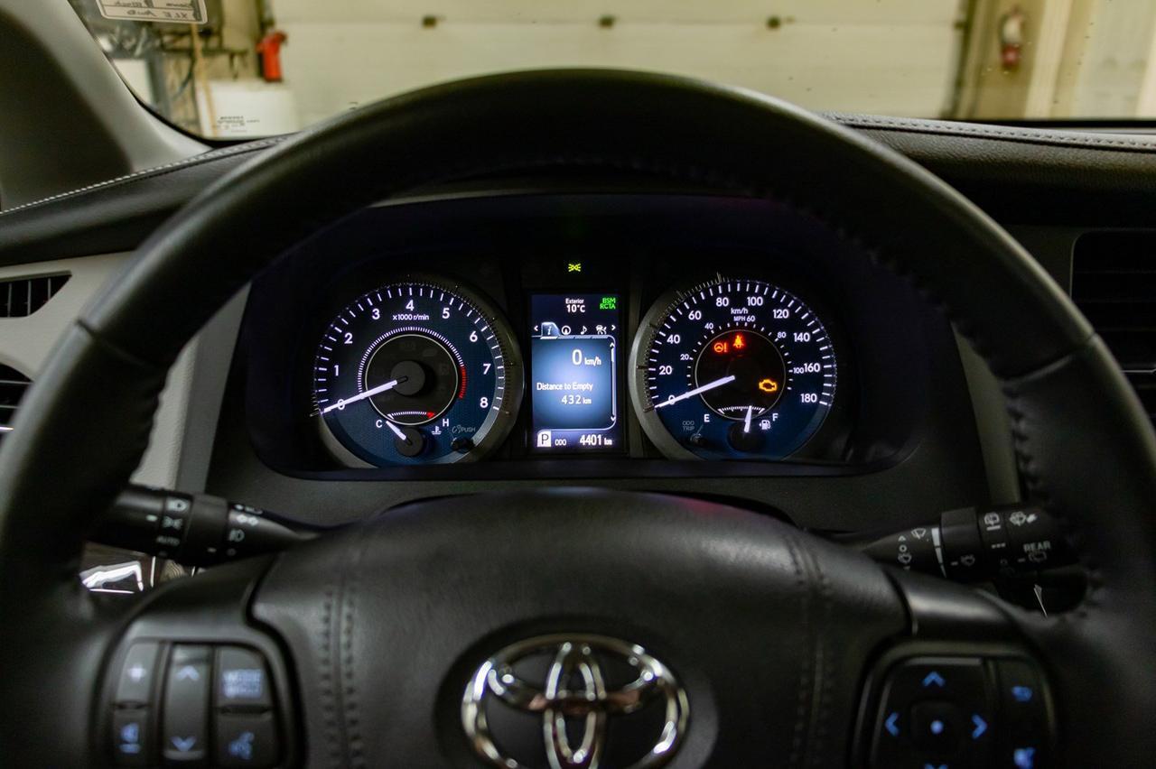 2019 Toyota Sienna AWD XLE Leather Roof Nav BCam Red Deer AB